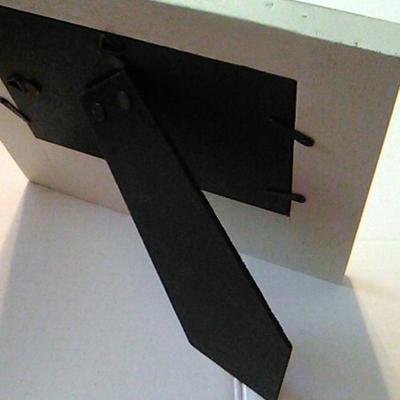 Nwot Distressed off white frame - Picture 4 of 8